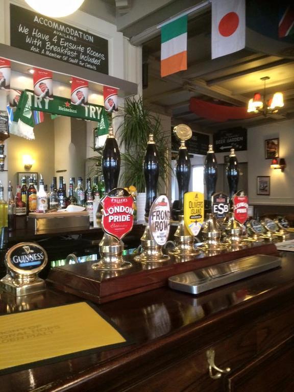 The Swan Pub 3* Isleworth