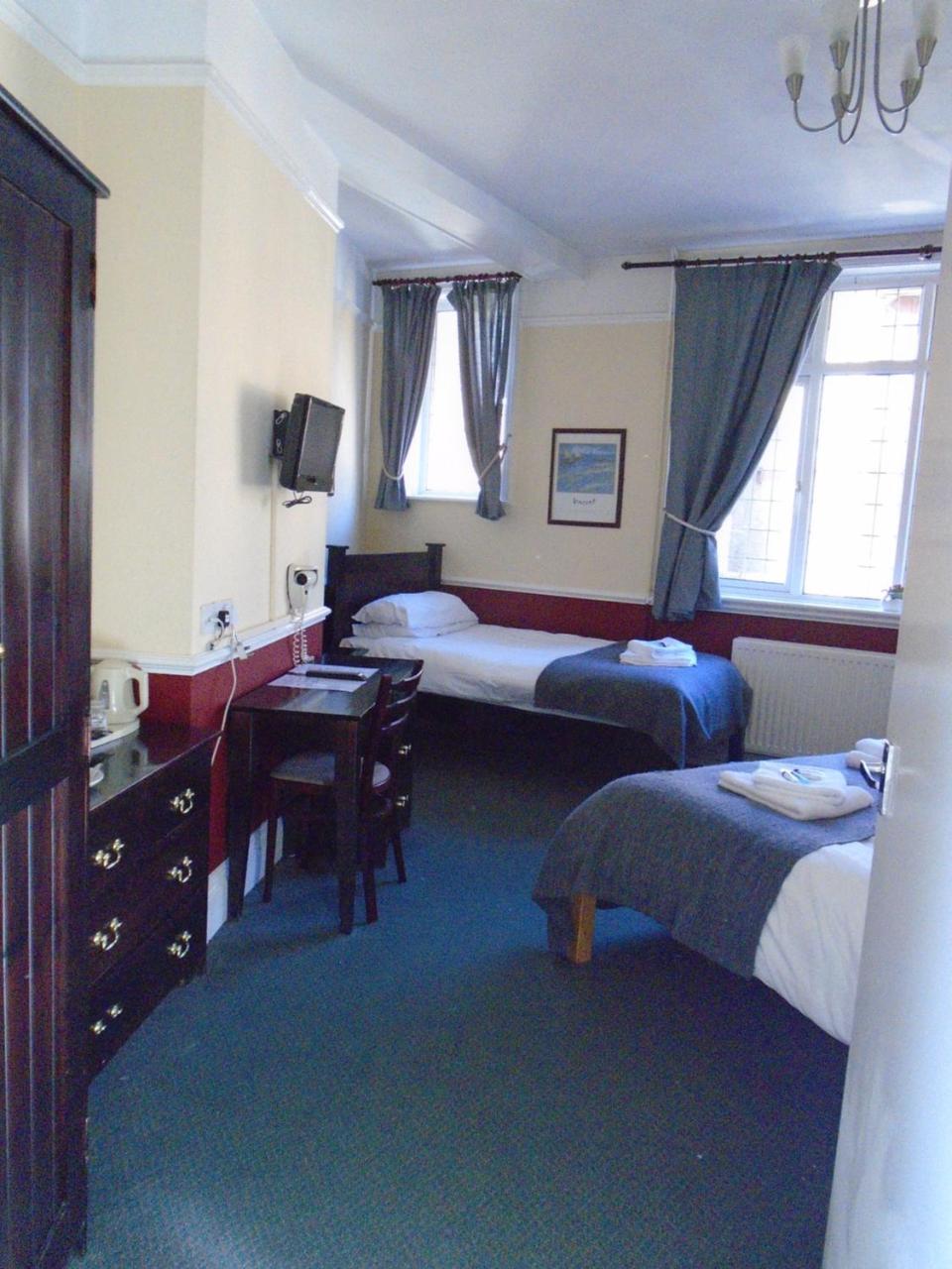 The Swan Pub 3* Isleworth
